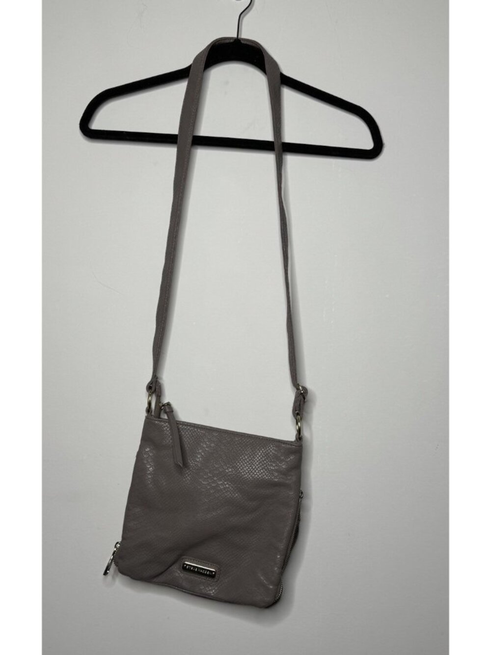 Taupe Faux Leather Steve Madden Crossbody Bag Snakeskin Texture Gold Hardware